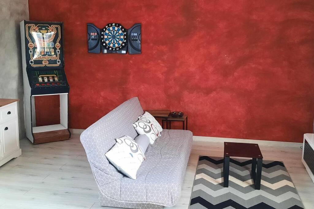 Charmante Maison De Ville Сен Дизие Екстериор снимка
